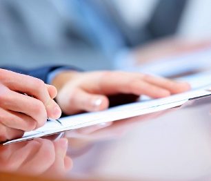 Kdy ani cestovní pojištění nepomůže a náklady na léčbu si budete hradit ze svého?