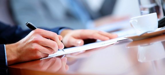 Kdy ani cestovní pojištění nepomůže a náklady na léčbu si budete hradit ze svého?