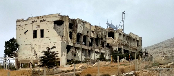 Rozpadající se domy s dírami po kulkách a mrtvá sídliště. Turisticky zapomenutá Sýrie na vás dýchne atmosférou války