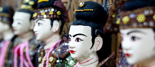 Průvodce barmskou Mandalají: největší kniha na světě, unikátní kuchyně a dřevěné loutky