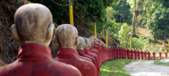 Barmské Mawlamyine a návštěva útrob největšího ležícího Buddhy na světě