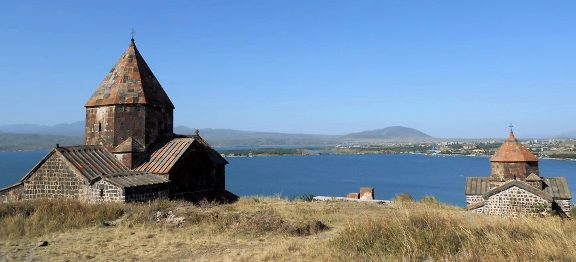 Množství historických památek uprostřed krásné přírody nabízí nejstarší křesťanská země světa, Arménie