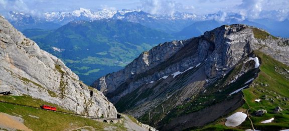 Horské železnice, lahodný sýr i pohodovou turistiku hledejte v samém srdci Švýcarska