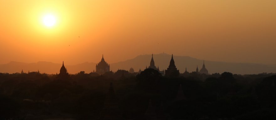Průvodce barmským Baganem: dva tisíce buddhistických chrámů na písečné planině