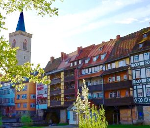Německé městečko Erfurt je protkáno romantickou atmosférou všudypřítomné středověké historie