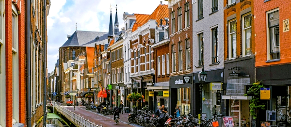 Královské paláce, severské vesničky i architektonická moderna aneb objevte méně zmámé kouty Holandska