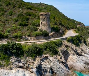 Korsické Ajaccio dýchá unikátní atmosférou starých uliček na pozadí zelených hor