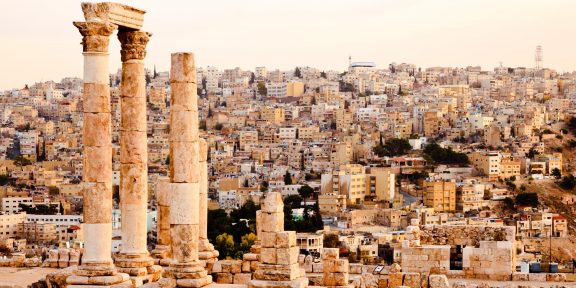 Skalní město Petra a Mrtvé moře, nejen na tato místa láká turisty Jordánsko