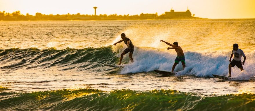 VIDEO: Nahlédněte do života nepočetné surfařské komunity na Kubě prostřednictvím filmu Surf Cuba na letošní Expediční kameře