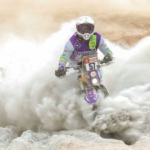 Knižní novinky v nakladatelství Jota o první Češce na Dakaru nebo prvních ženách na osmitisícových vrcholech. 