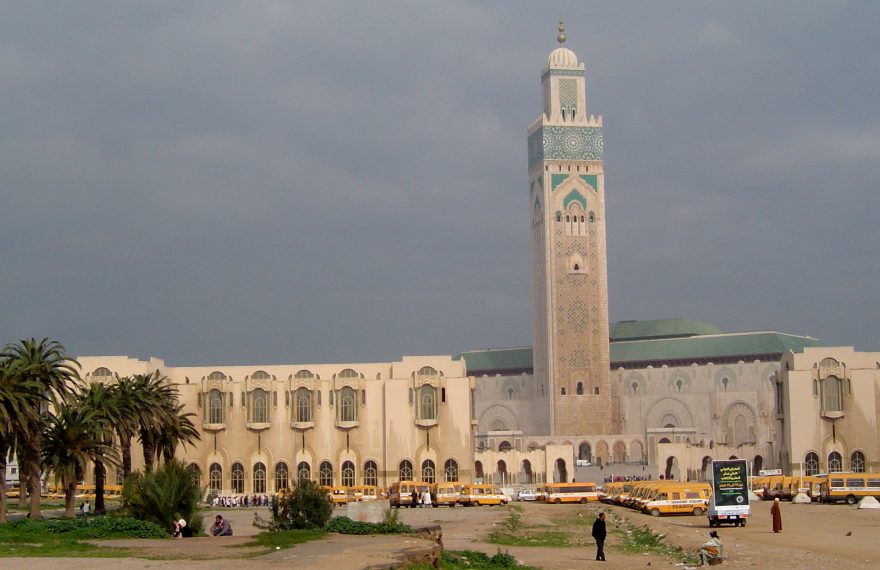 Školní výlety z celé země přijíždí ke slavné mešitě v Casablance