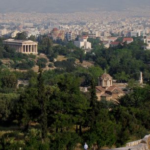 Starověká Agora - v pozadí Héfaistův chrám a v popředí kostel Svatých apoštolů