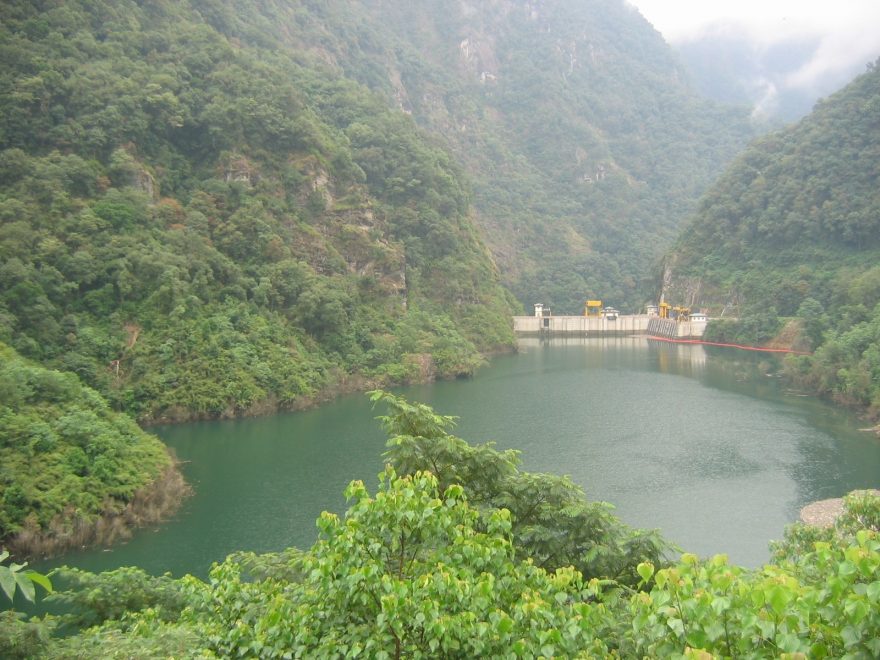 Přehradní nádrží v oblasti Wangkha