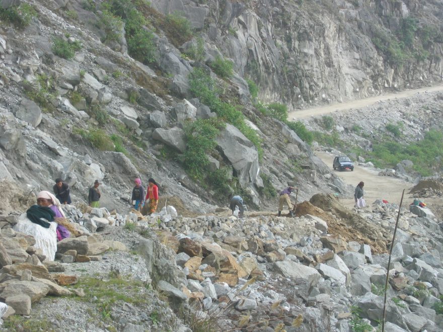 Výstavba silnice (mezi Kamji a Gedu)