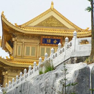 Vrchol Emei Shan - Zlatý chrám