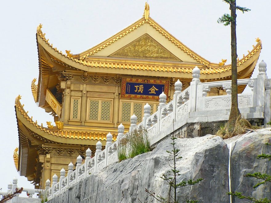 Vrchol Emei Shan - Zlatý chrám