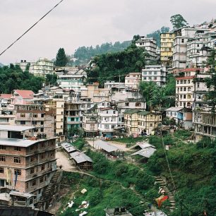 v kopcích vystavěný Gantók