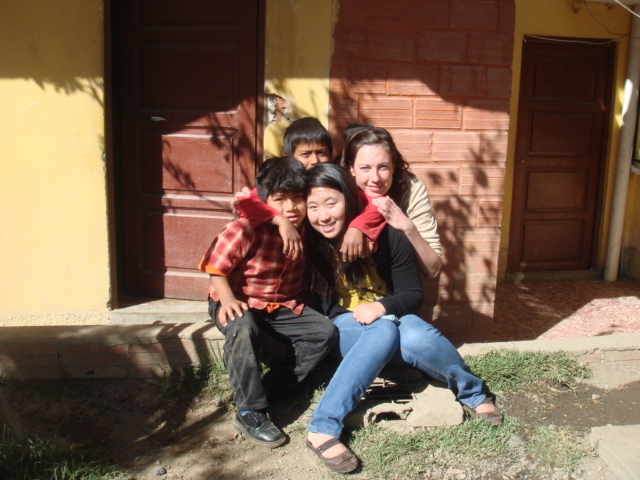 Já a druhá dobrovolnice z U.S. s dětmi, Bolívie