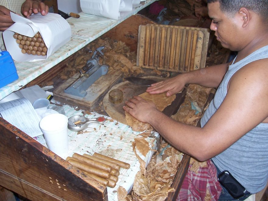 Ruční výroba doutníků, Dominikánská republika
