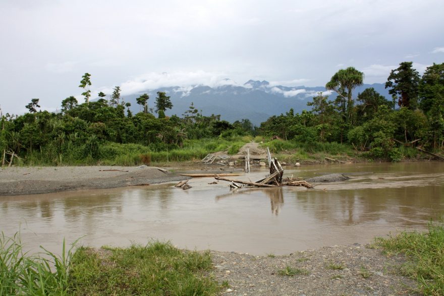 Že by tu opravdu nezůstal most na svém místě? Papua Nová Guinea