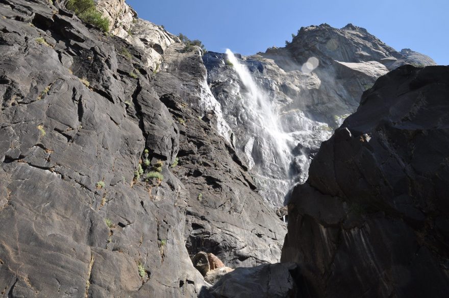 voda se valí, Yosemite, USA
