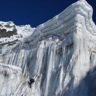 Amphu Lapcha 5 885 m