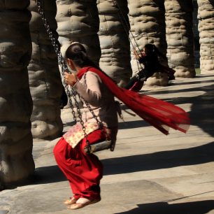 Na podloubí posloužily staré pytle s cementem