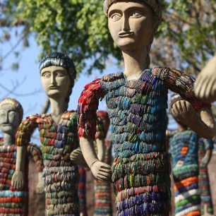 Sochy z rozbitých naramků