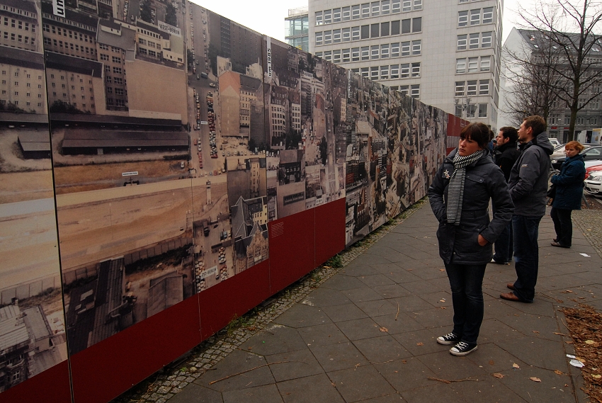 Vzpomínka nalepená na zdi