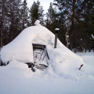 Zemljanka aneb další možnost nocování v parku