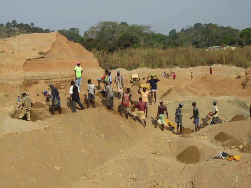 Povrchová těžba diamantů