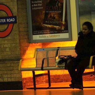 Londýnské metro v noci