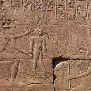 Reliéf z denderské porodnice