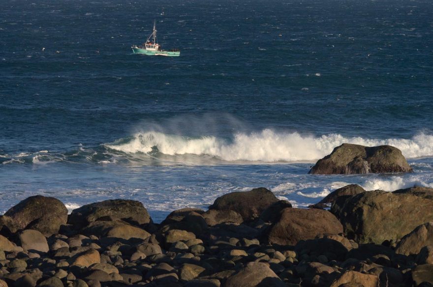 Long reef a rybářská loď