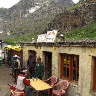 První zastávka a čas na masala tea