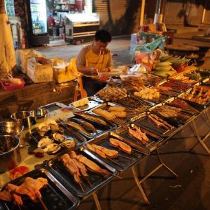 pouliční prodej - masa všeho druhu, Čína