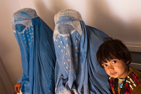 Ženy zahalující svou tvář burkou, Lógar, Afghánistán