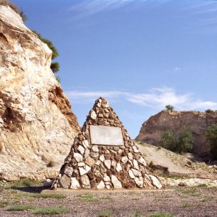 Taung monument