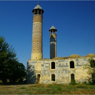 Mešita v Agdamu je jedna z mála zachovaných staveb. Většina budov osmdesátitisícového města se proměnila v ruiny