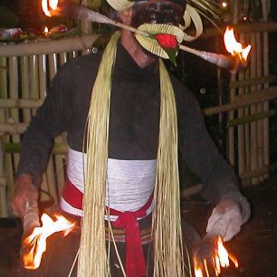 double torch dancer, Srí Lanka