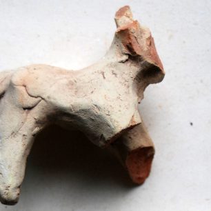 Terakotová soška býčka, provincie Surchundarya, Uzbekistán