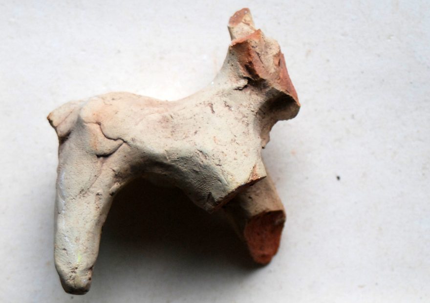 Terakotová soška býčka, provincie Surchundarya, Uzbekistán