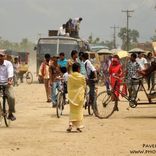 Ruch v ulicích Janakpur, Nepál
