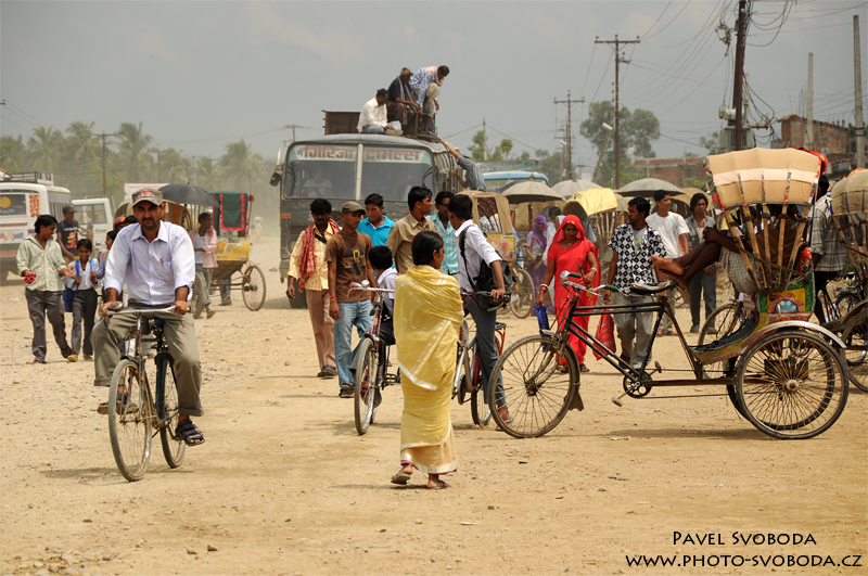 Ruch v ulicích Janakpur, Nepál