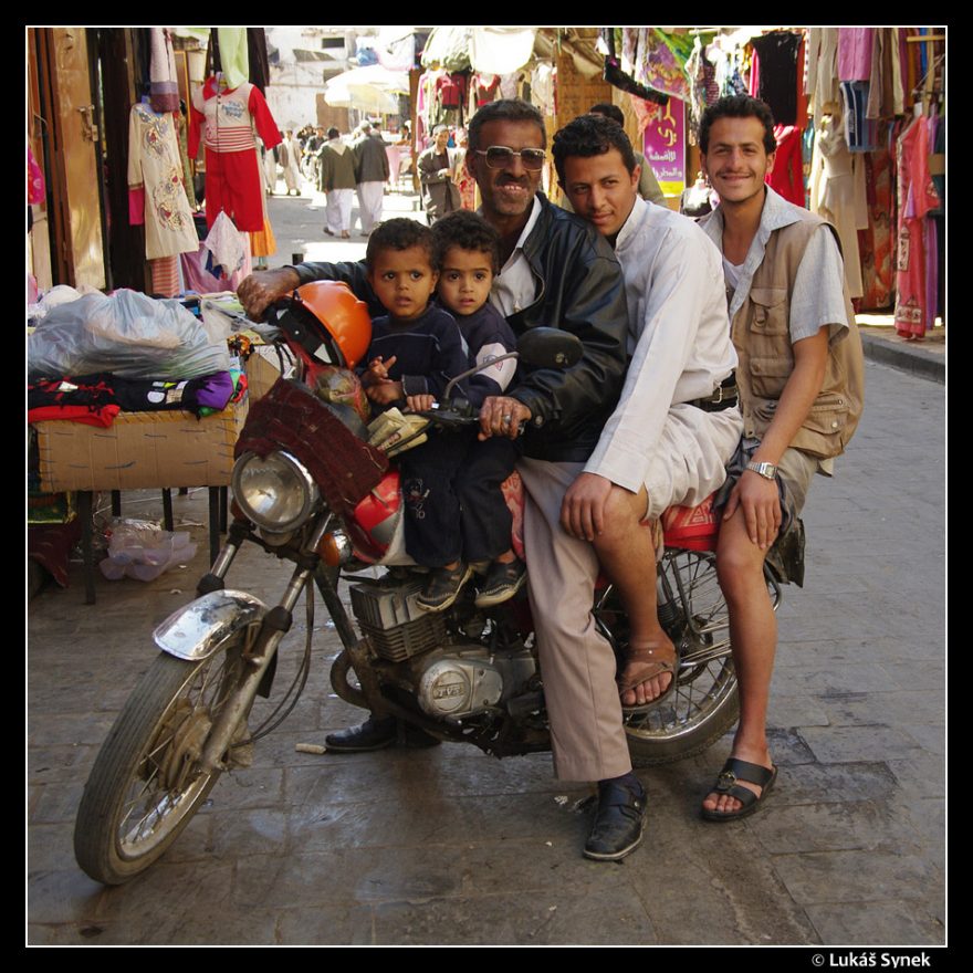 Jemenci na motorce