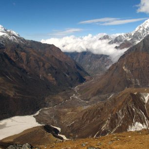 Pohled z Tserko Ri na údolí, kterým jsme stoupali