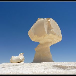 Kamenné útvary připomínají velké houby. 