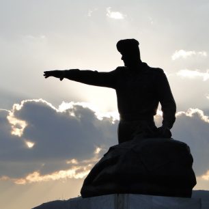 Socha Háfeze al-Asada: dokdy bude ukazovat směr?