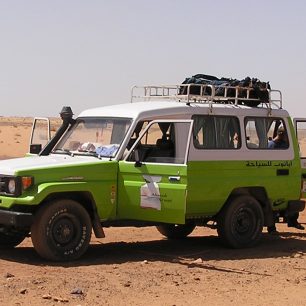 Pro přepravu často využíváme místní řidiče s džípy