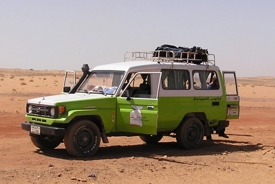 Pro přepravu často využíváme místní řidiče s džípy